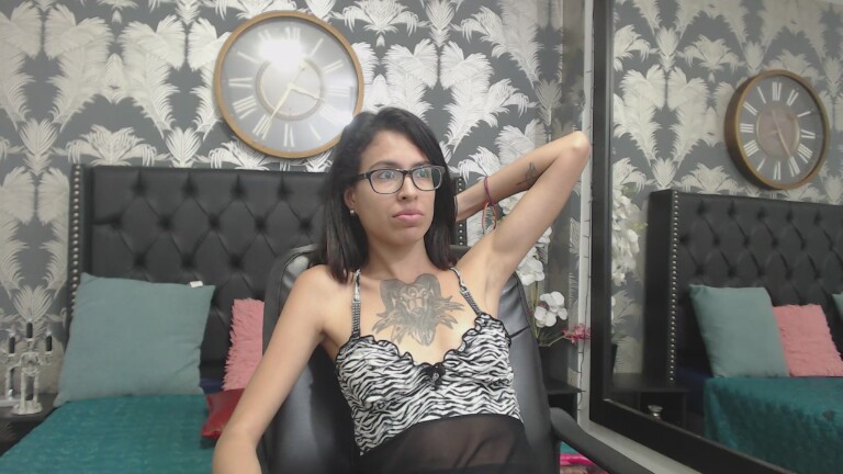 EmilyLoperaa's Streamate show and profile