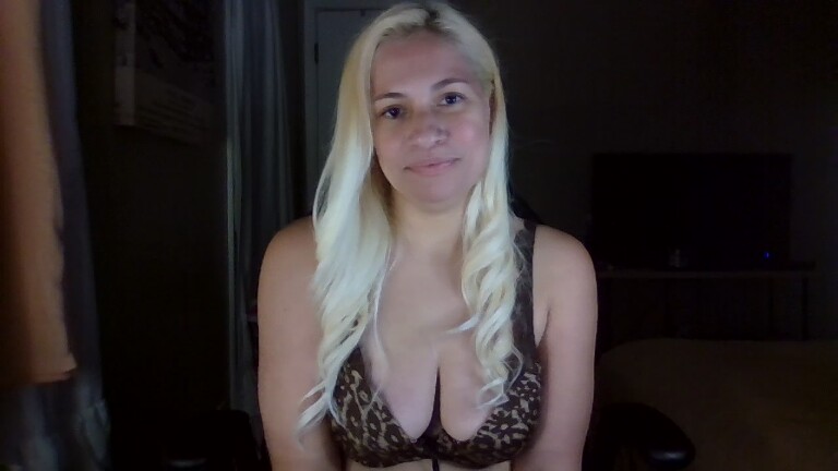 LC24xxx's Streamate show and profile