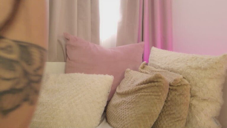 ItsEmmaa's Streamate show and profile