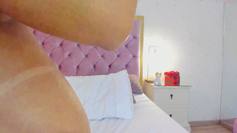 MoniLing's Streamate show and profile