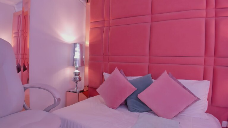 hollyBrisstol90's Streamate show and profile