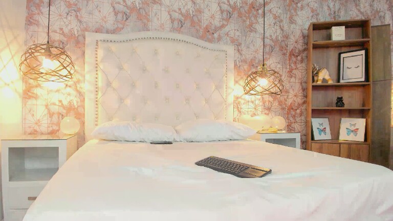 SaharaLyn's Streamate show and profile