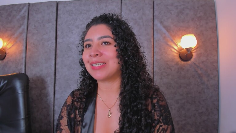 Tharaa24's Streamate show and profile