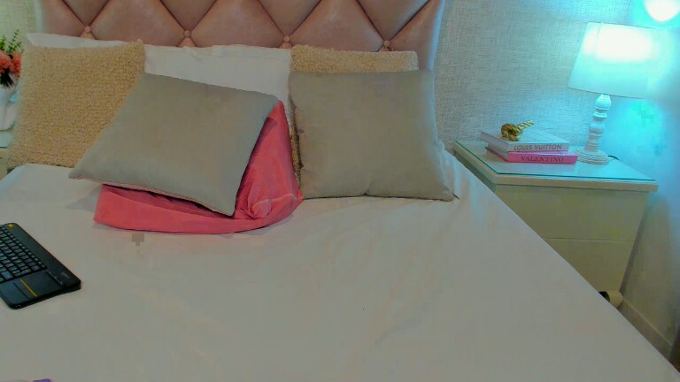 Samantha_Roux's Streamate show and profile