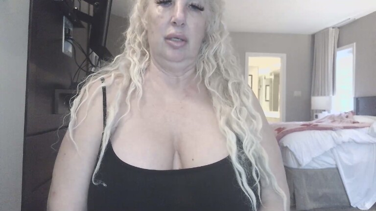 StephanieMatureBusty's Streamate show and profile