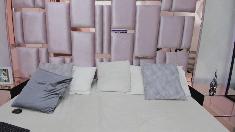 KylieGretchen's Streamate show and profile