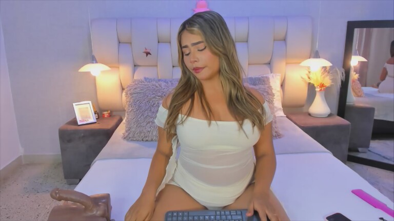 EmmaPrinncess's Streamate show and profile