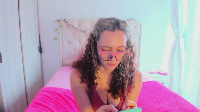 AliceKizar's Streamate show and profile