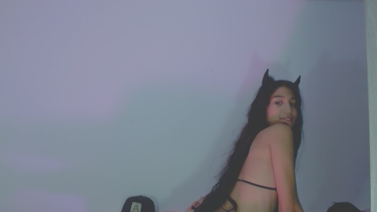 Kalifa_h's Streamate show and profile