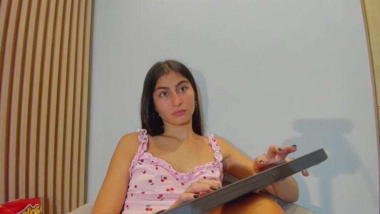 beatriz_doll's Streamate show and profile