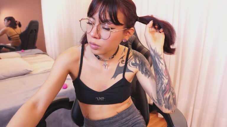 ZaraMiiuw's Streamate show and profile