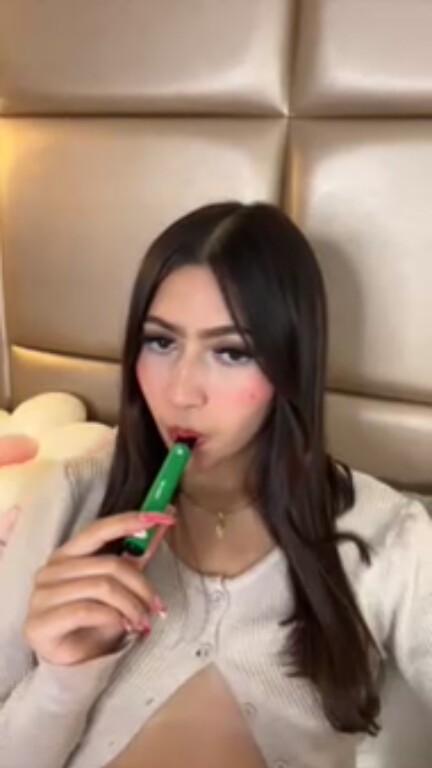 LiaBoston's Streamate show and profile