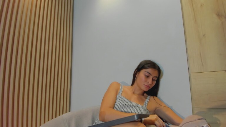 beatriz_doll's Streamate show and profile