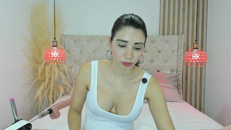 BellaSweet's Streamate show and profile