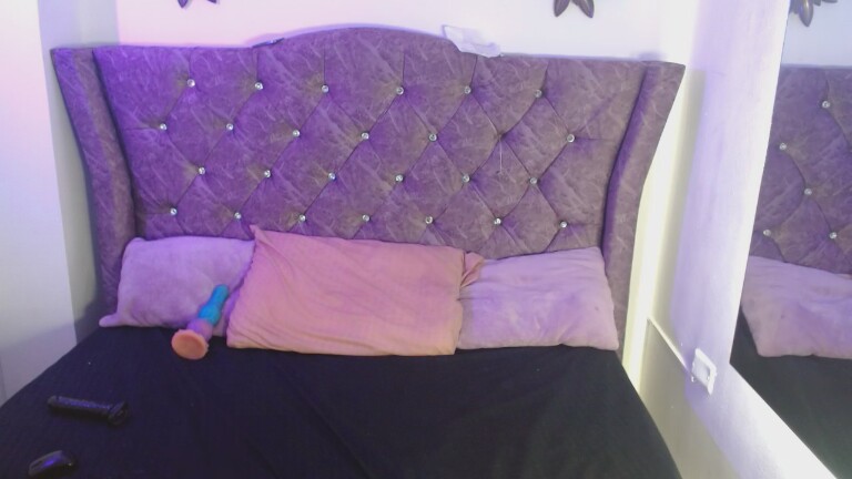 Nekone69's Streamate show and profile